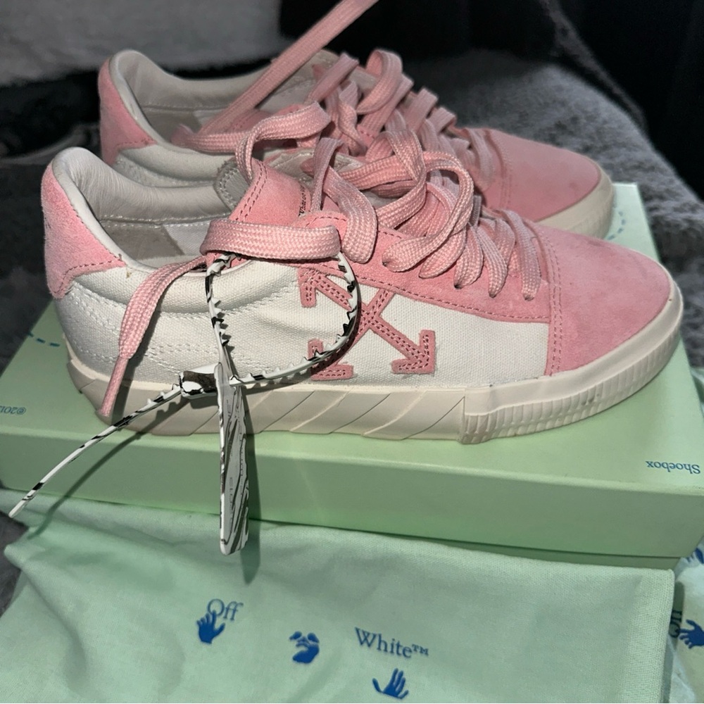 Size 8 Off White by Virgil Abloh Sneakers 

Vulcanized Low pink and white